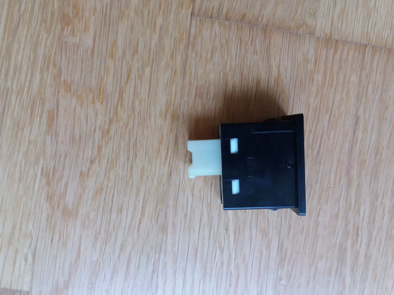 Billede 4 - Kontakt for sædevarmer Toyota Hiace