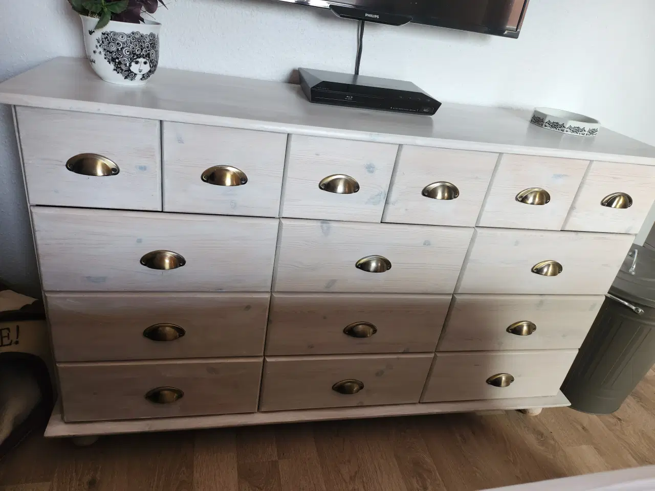 Billede 2 - Kommode, hvid ludbehandlet