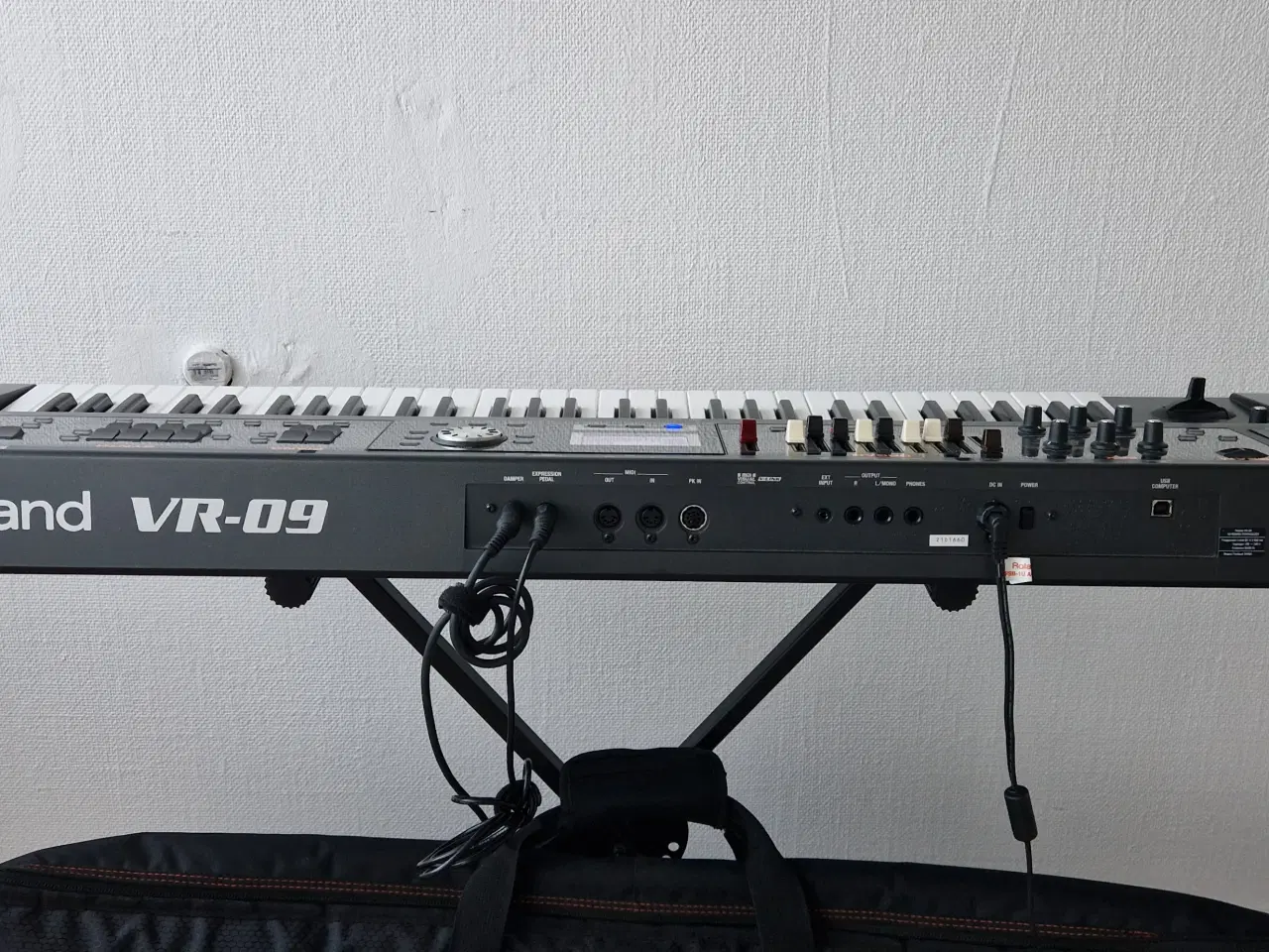 Billede 3 - Roland VR-09 Keyboard med flight case og fodpedale