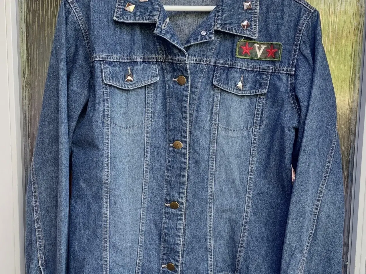 Billede 1 - Jeansjakke - Cowboyjakke - Pyntenitter