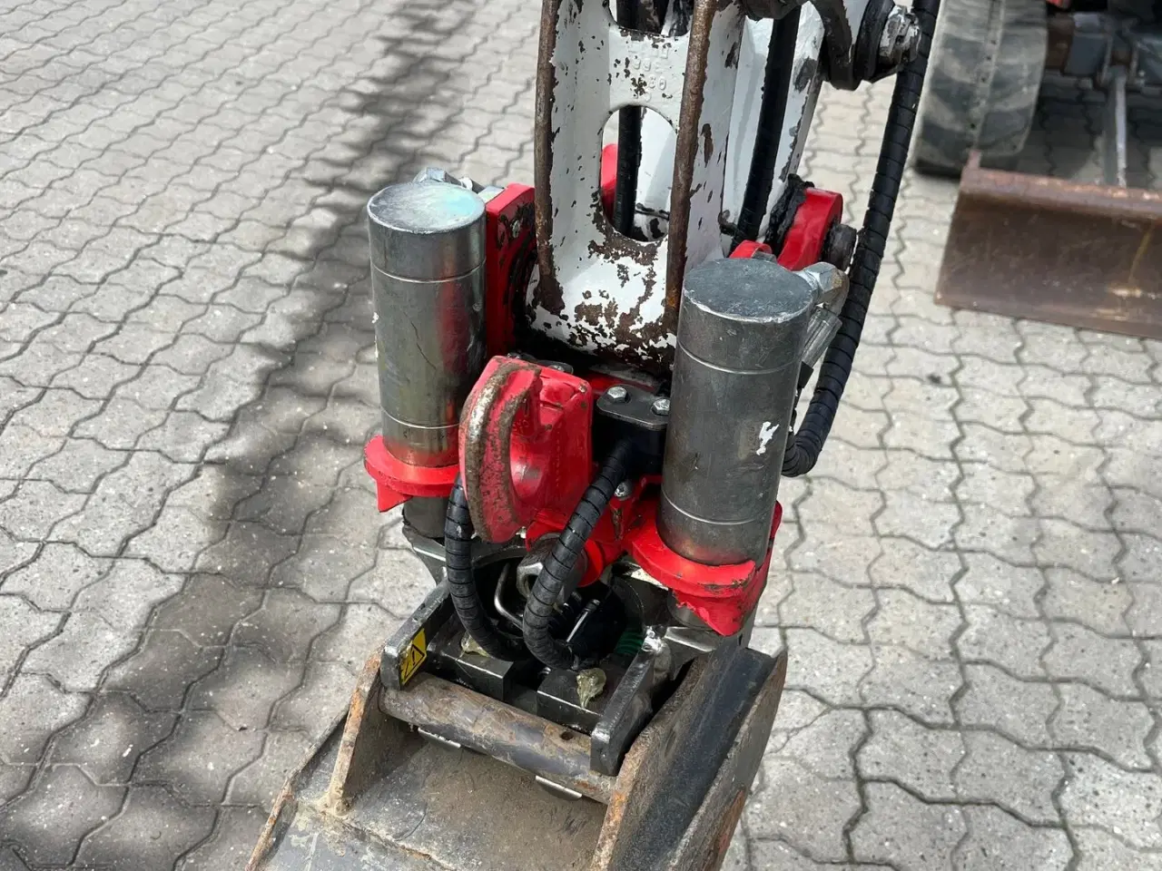 Billede 5 - Takeuchi TB016 Tilt fæste, hydraulisk skovl fæste fin stand
