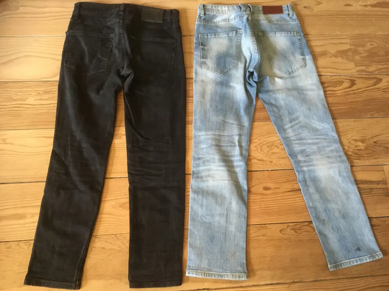 Billede 2 - 2 par jeans str 14 år