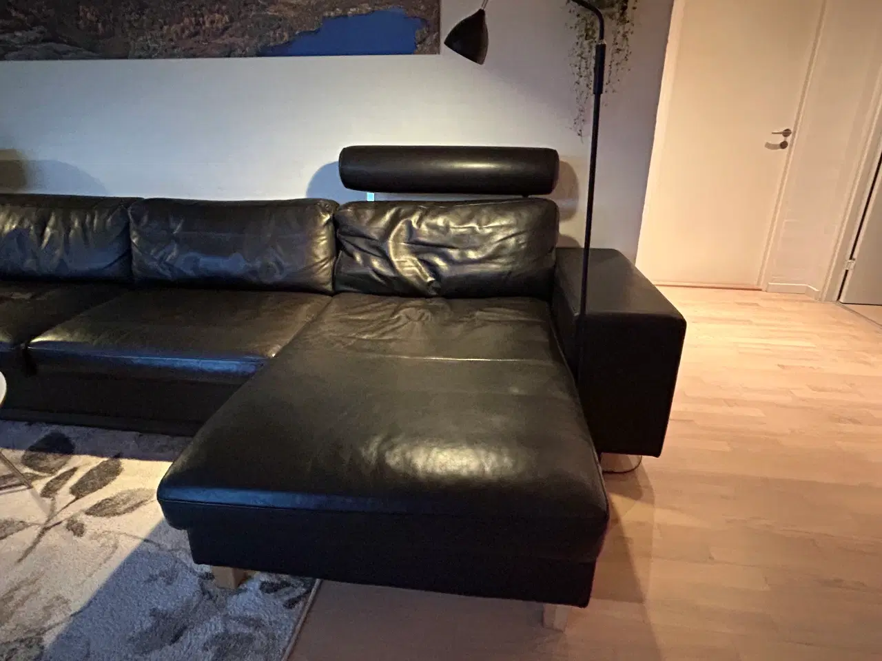 Billede 4 - Chaiselong hjørnesofa, Sort læder, Funktion design