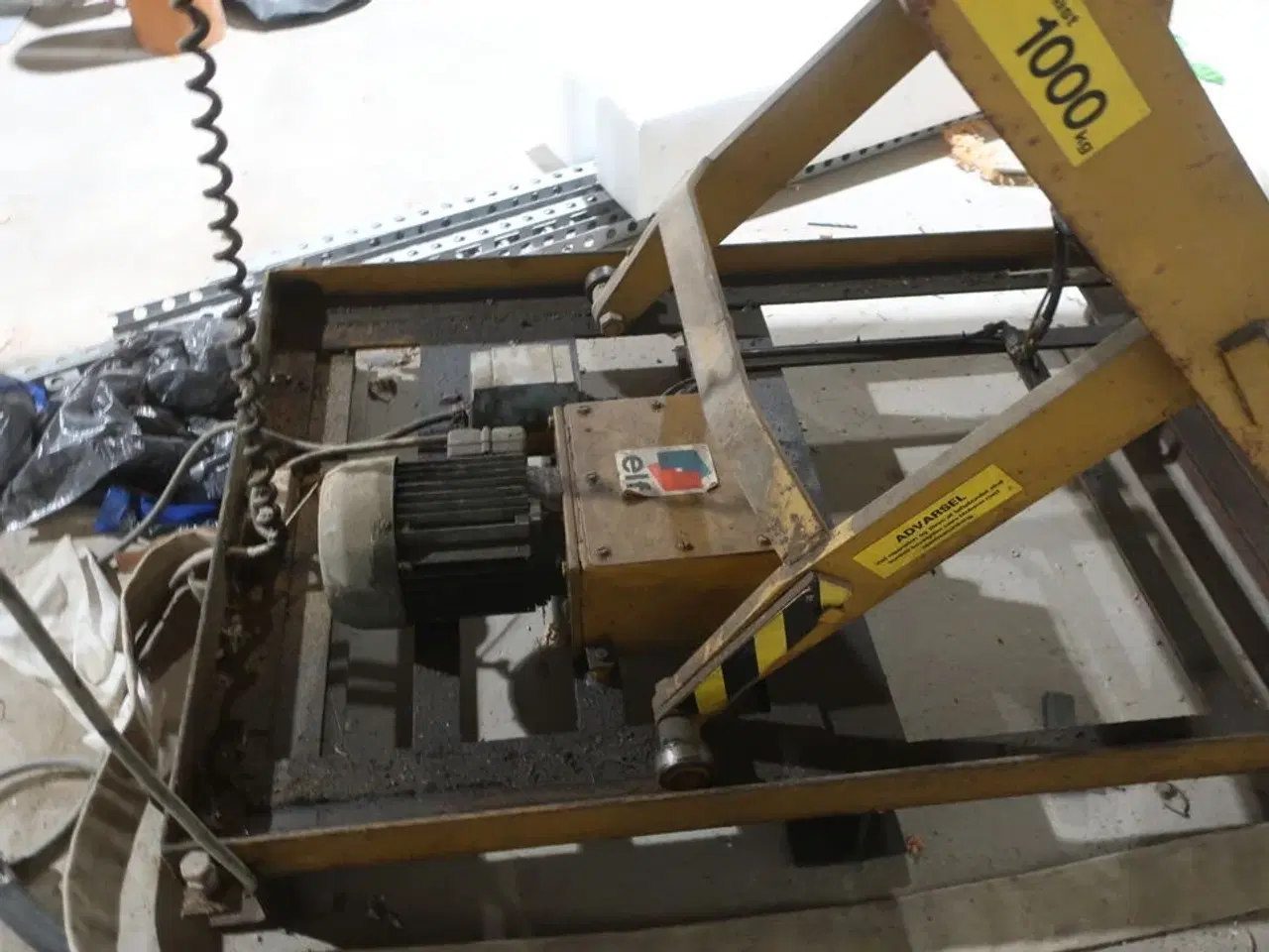 Billede 7 - Saksløftebord med indhold