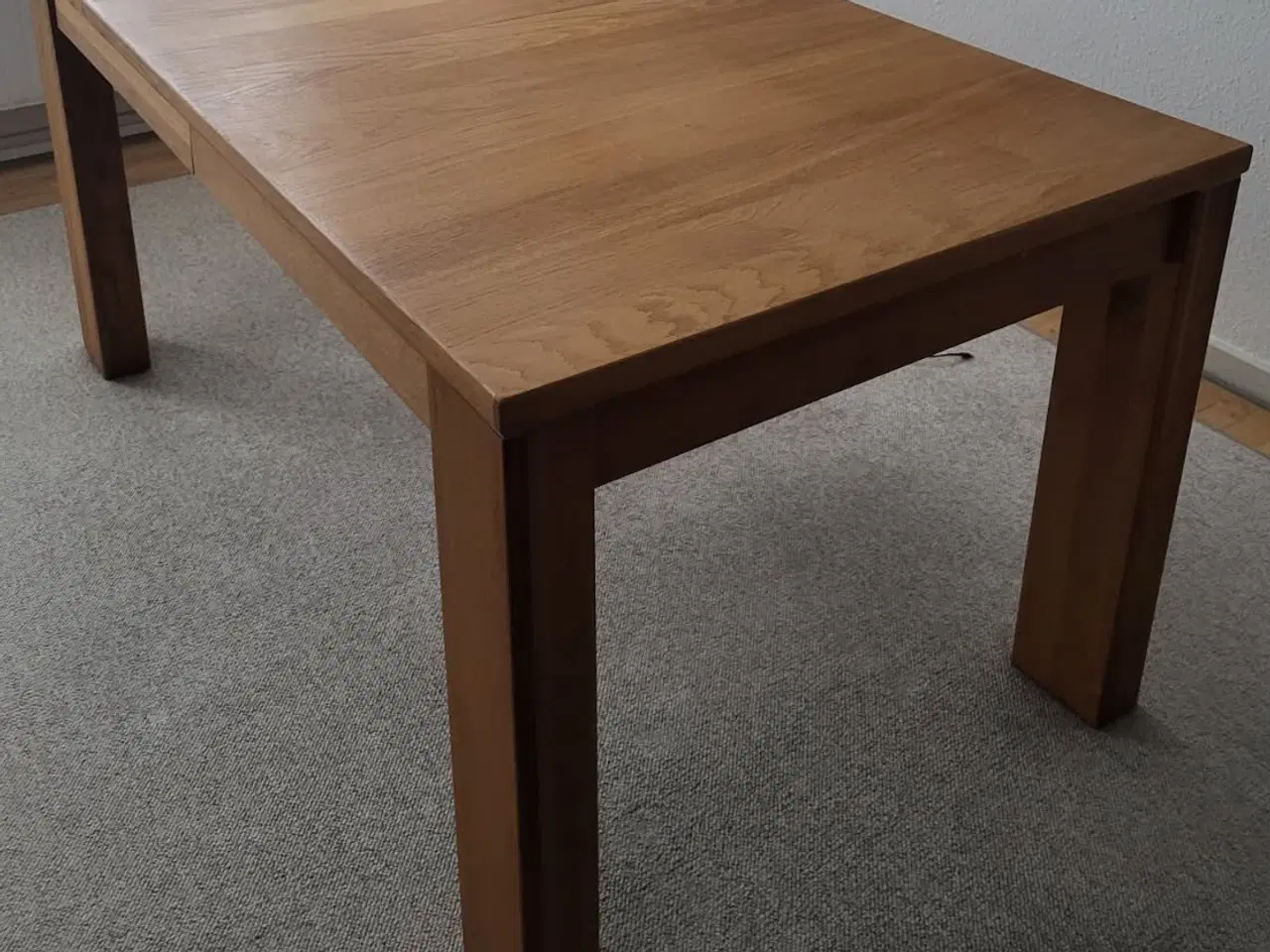 Billede 8 - Udbordt egetræsbord med 6 stole