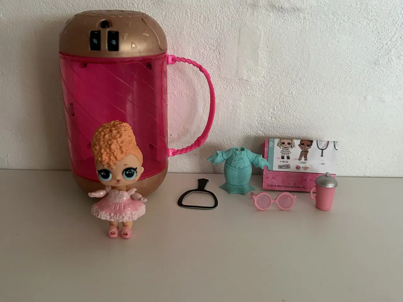 Billede 2 - L.O.L surprise dukke med tilbehør