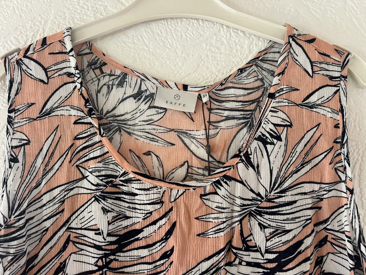 Billede 4 - Ny Bluse u/Ærmer fra Kaffe. (Str. 44)