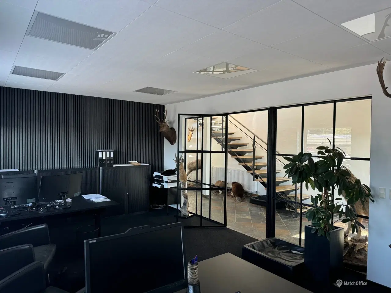 Billede 7 - Indhegnet lager med flotte kontorer