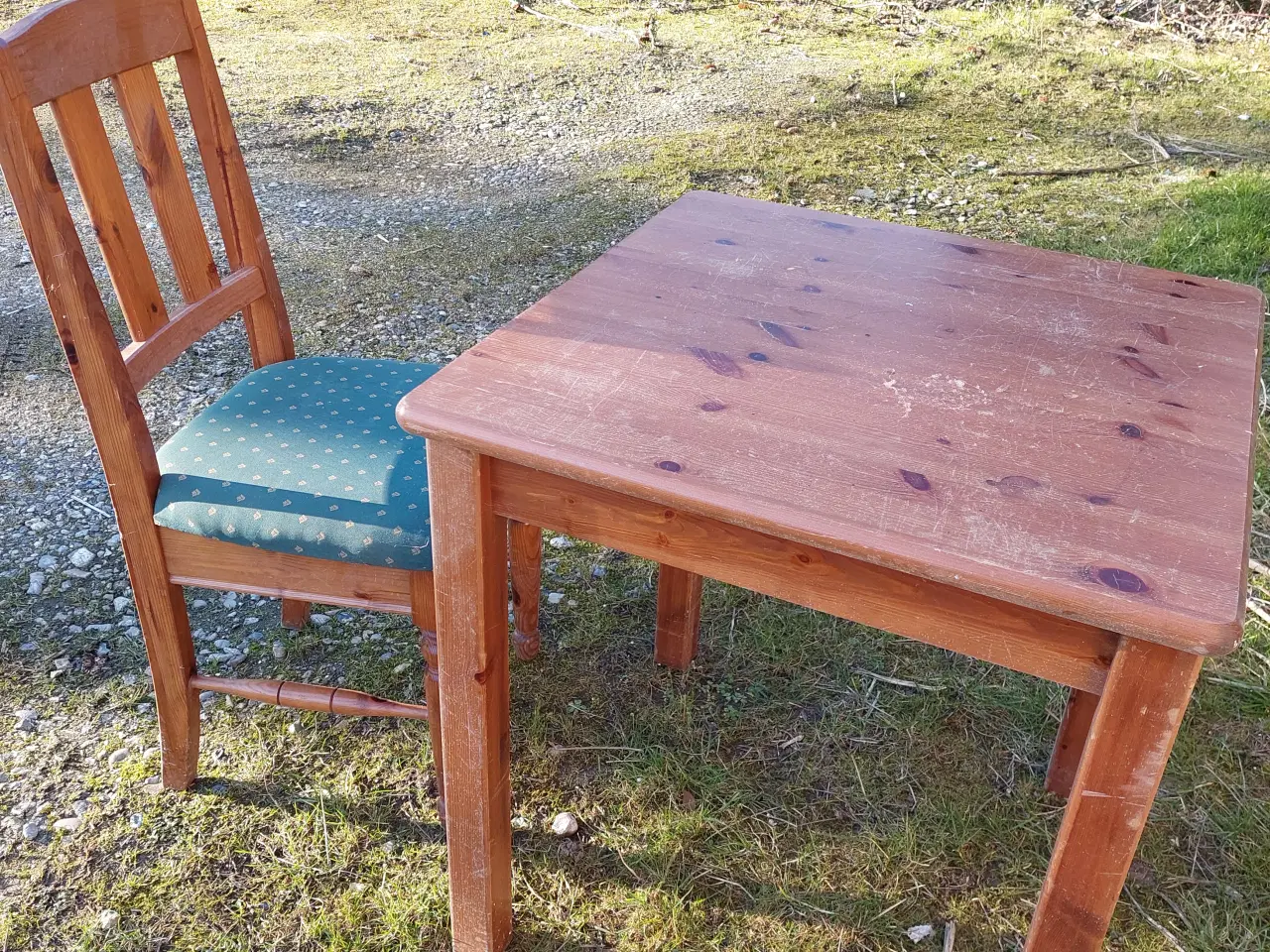 Billede 1 - 2 personers spisebord med 2 stole