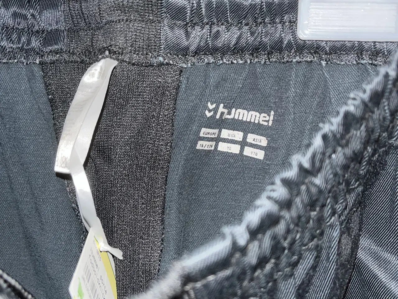 Billede 4 - Hummel fodboldknickers str. 176. 