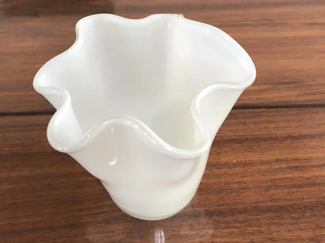 Billede 2 - Hvid glas vase