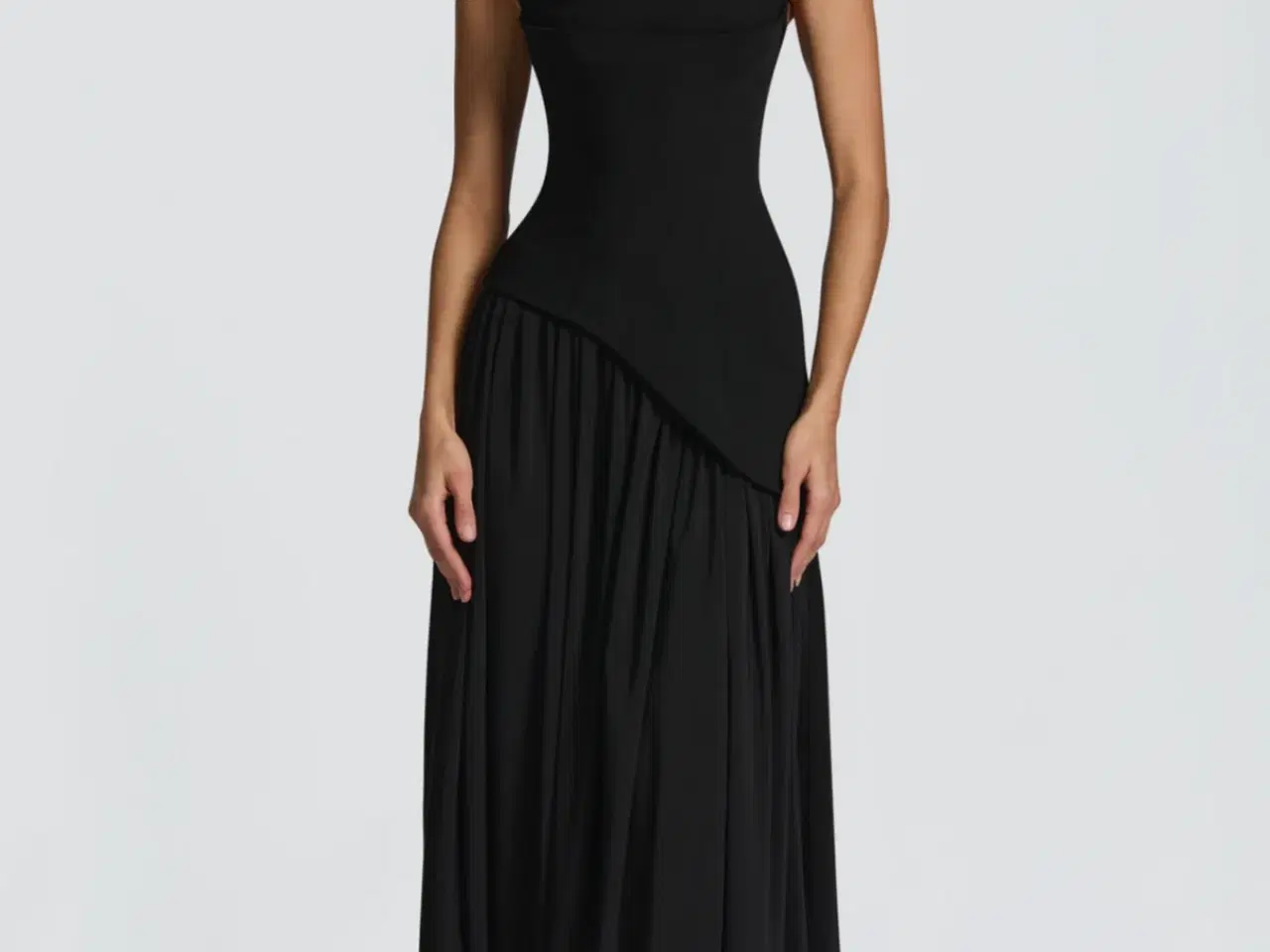 Billede 1 - Helt ny, elegant og ubrugt kjole 