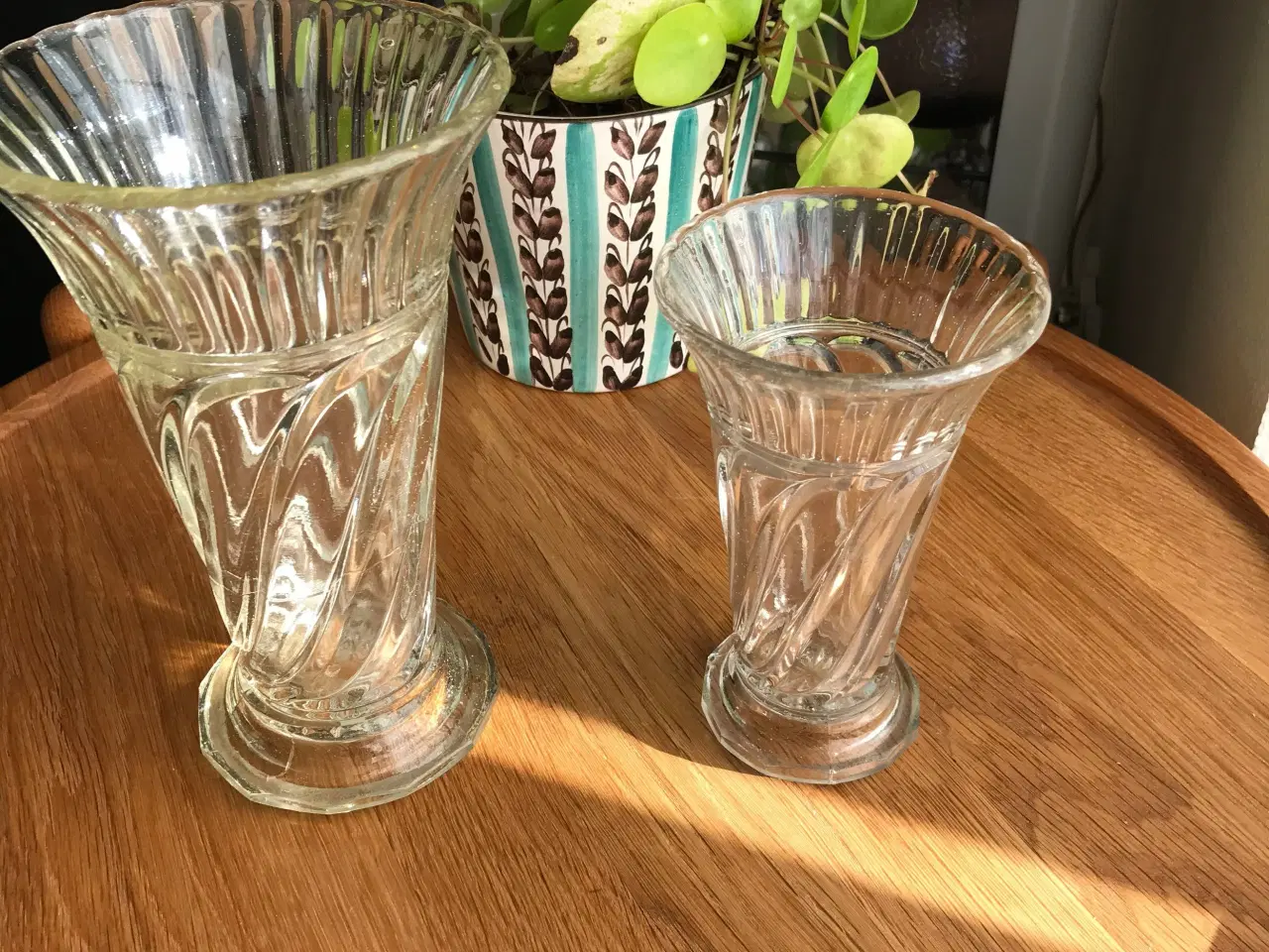 Billede 2 - Holmegaard "Skjold" vaser i klar glas.
