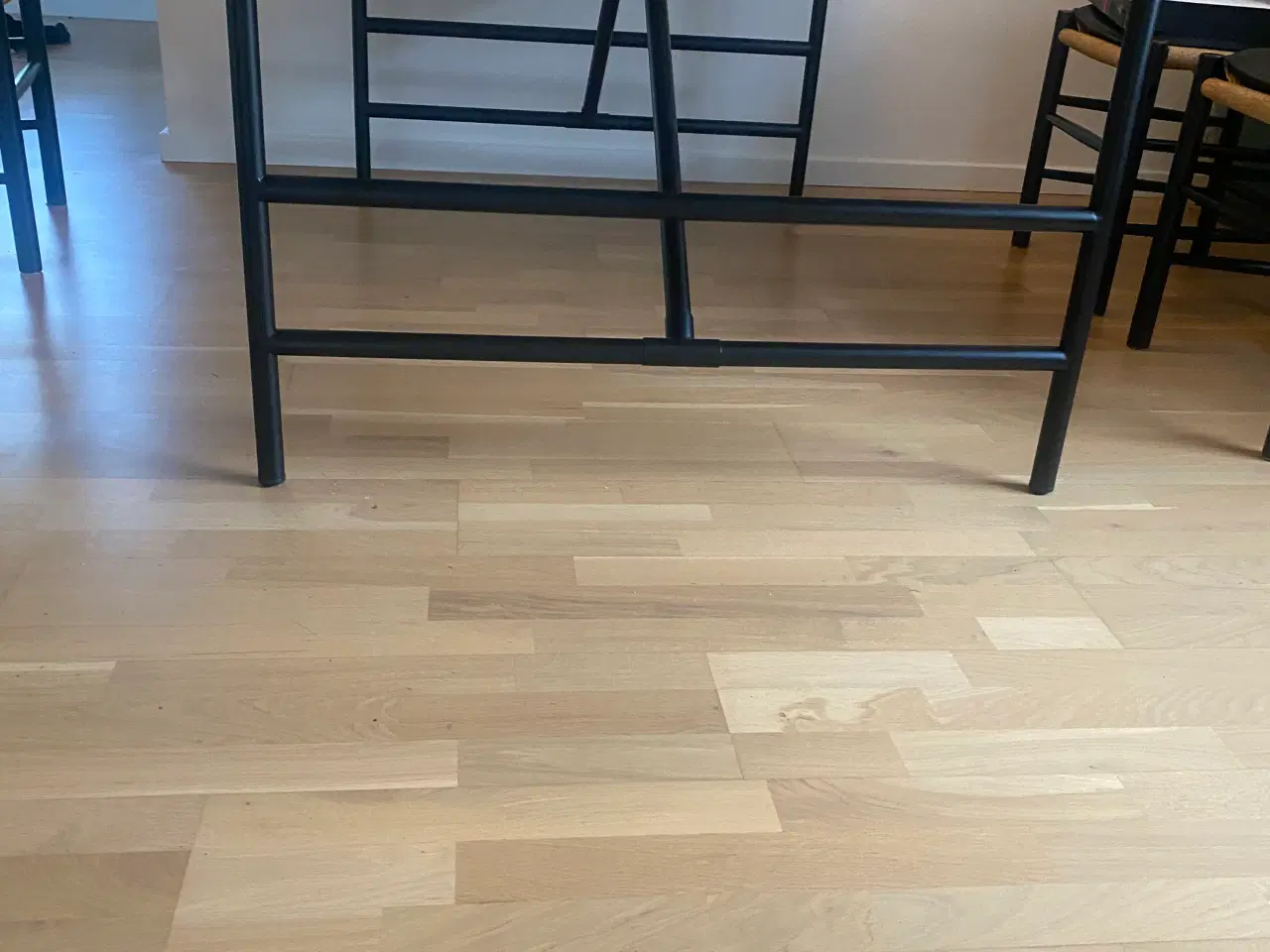 Billede 4 - Spisebord designet af Emil Thorup