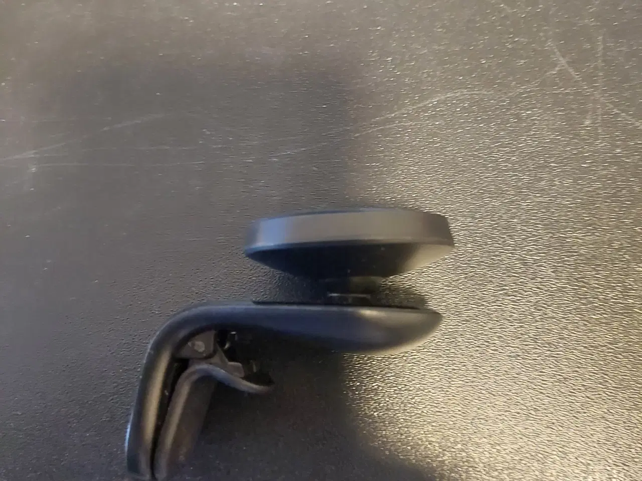 Billede 1 - God holder til mobil i bilen