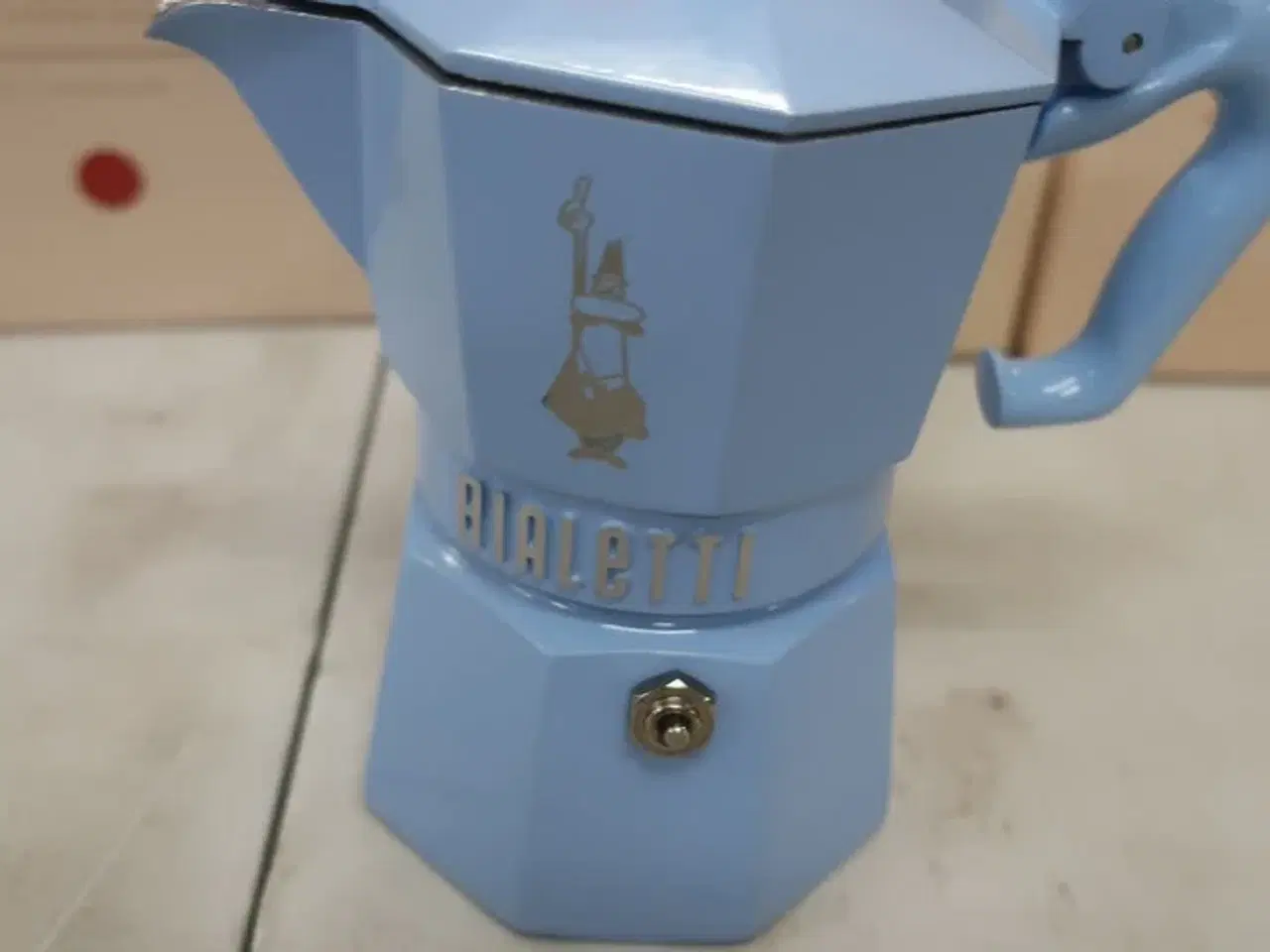 Billede 2 - 5 stk. kaffekogere BIALETTI MOKA EXPRESS RED BLUELIGHT BLUE, med 3 stk. kopper