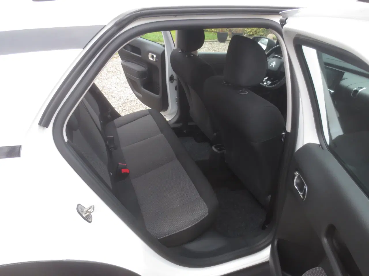 Billede 16 - Citroen C4 Cactus 1.2 i Km 144. År 2015. Nysynet.