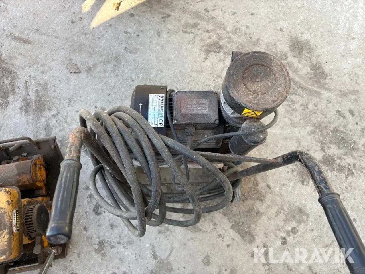 Billede 10 - Blandet lot, pladevibrator,kompressor,Løftevogn, hævesænke vogn.