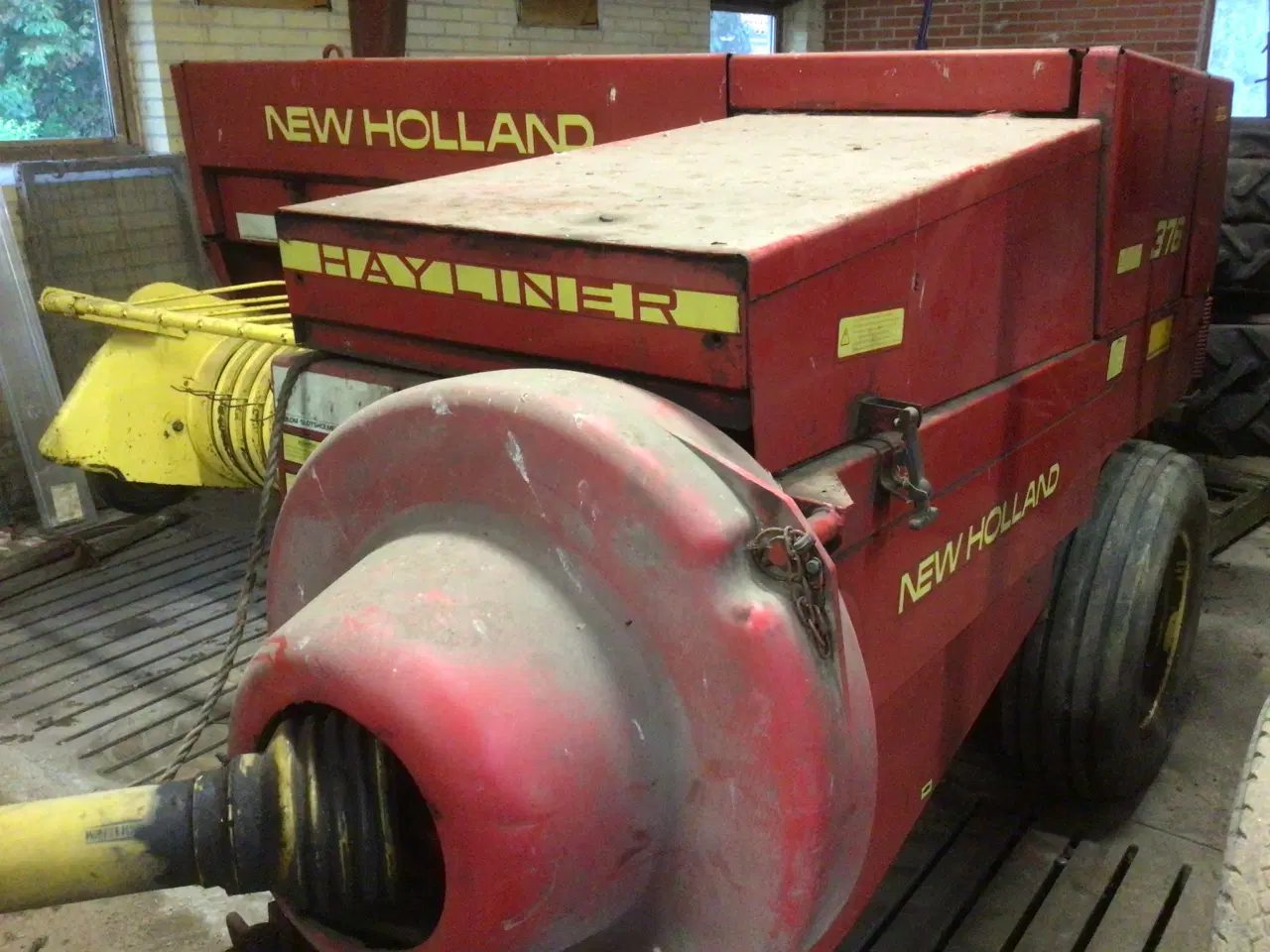 Billede 2 - Småballepresser, New Holland 376