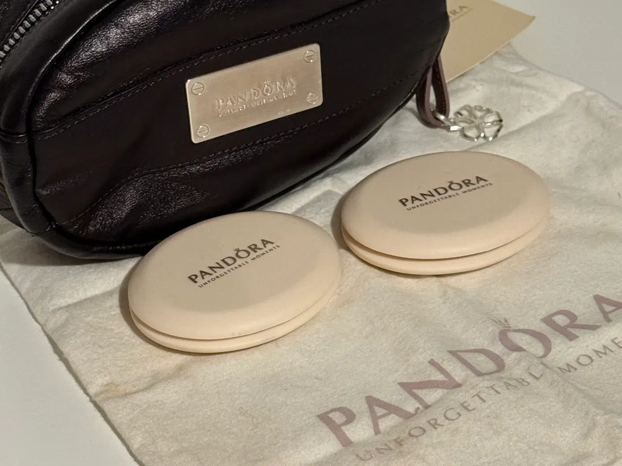 Billede 8 - Pandora kosmetikpung m. to spejle og stofpose
