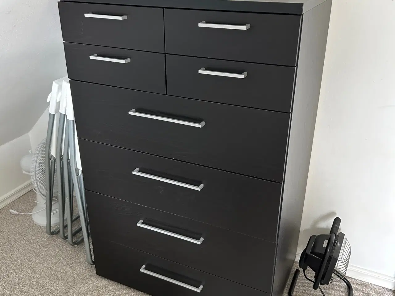 Billede 2 - God rummelig sort IKEA kommode