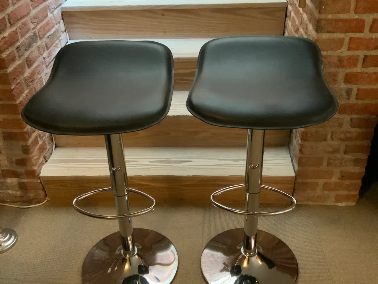 Billede 5 - 2 barstole med hæve sænke funktion