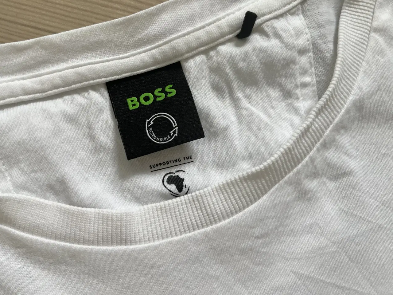 Billede 3 - T-Shirt, Hugo Boss, Str L