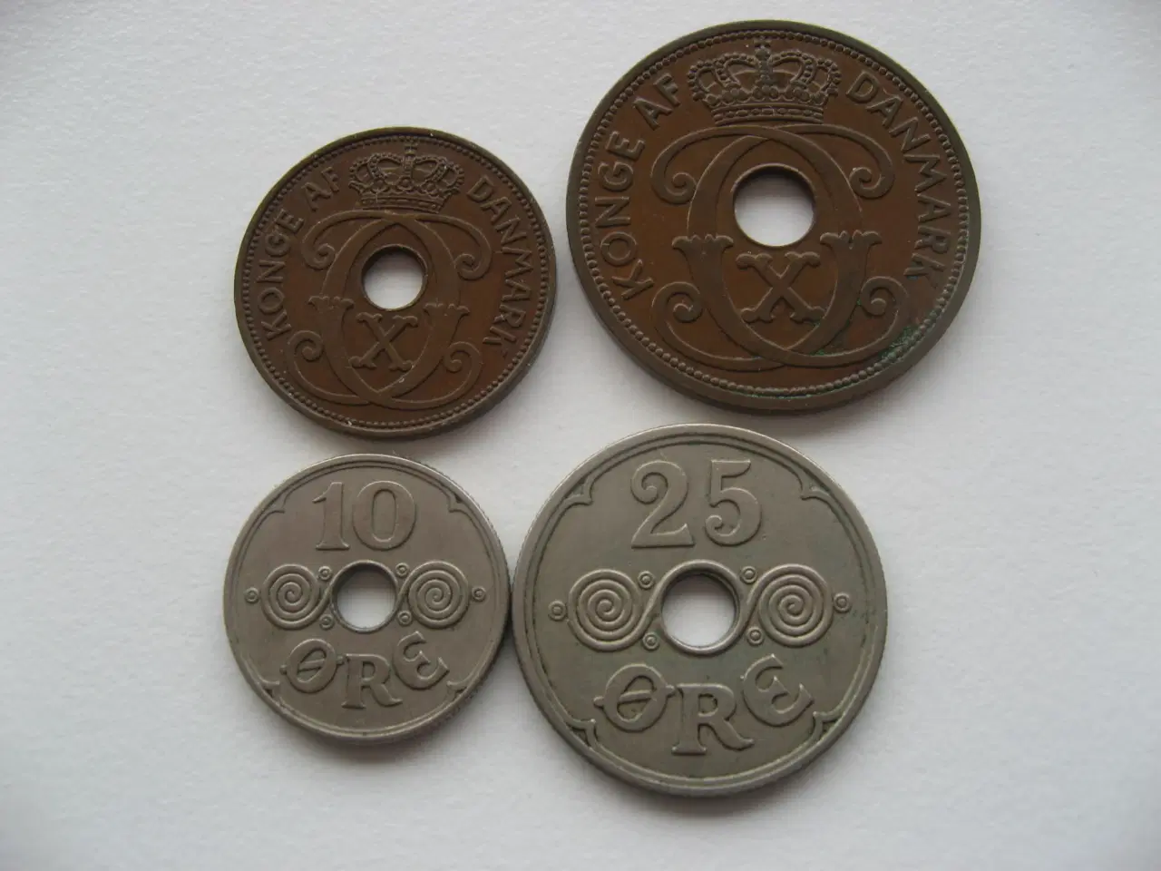 Billede 2 - Færøerne sæt 1941 U/Hjerte 2,5,10,25 øre - 1 ØRE