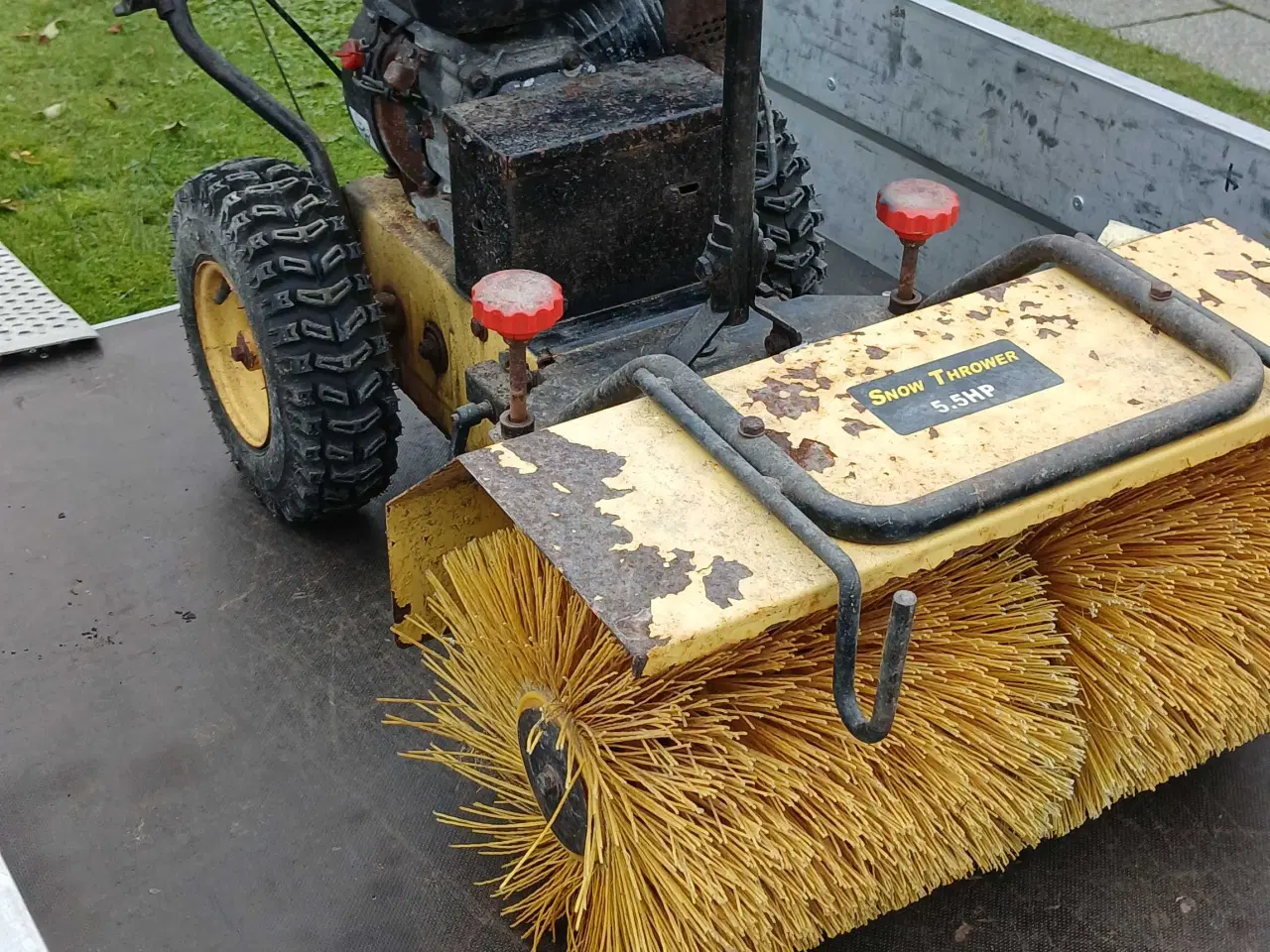 Billede 4 - Fejemaskine og snesllynge 