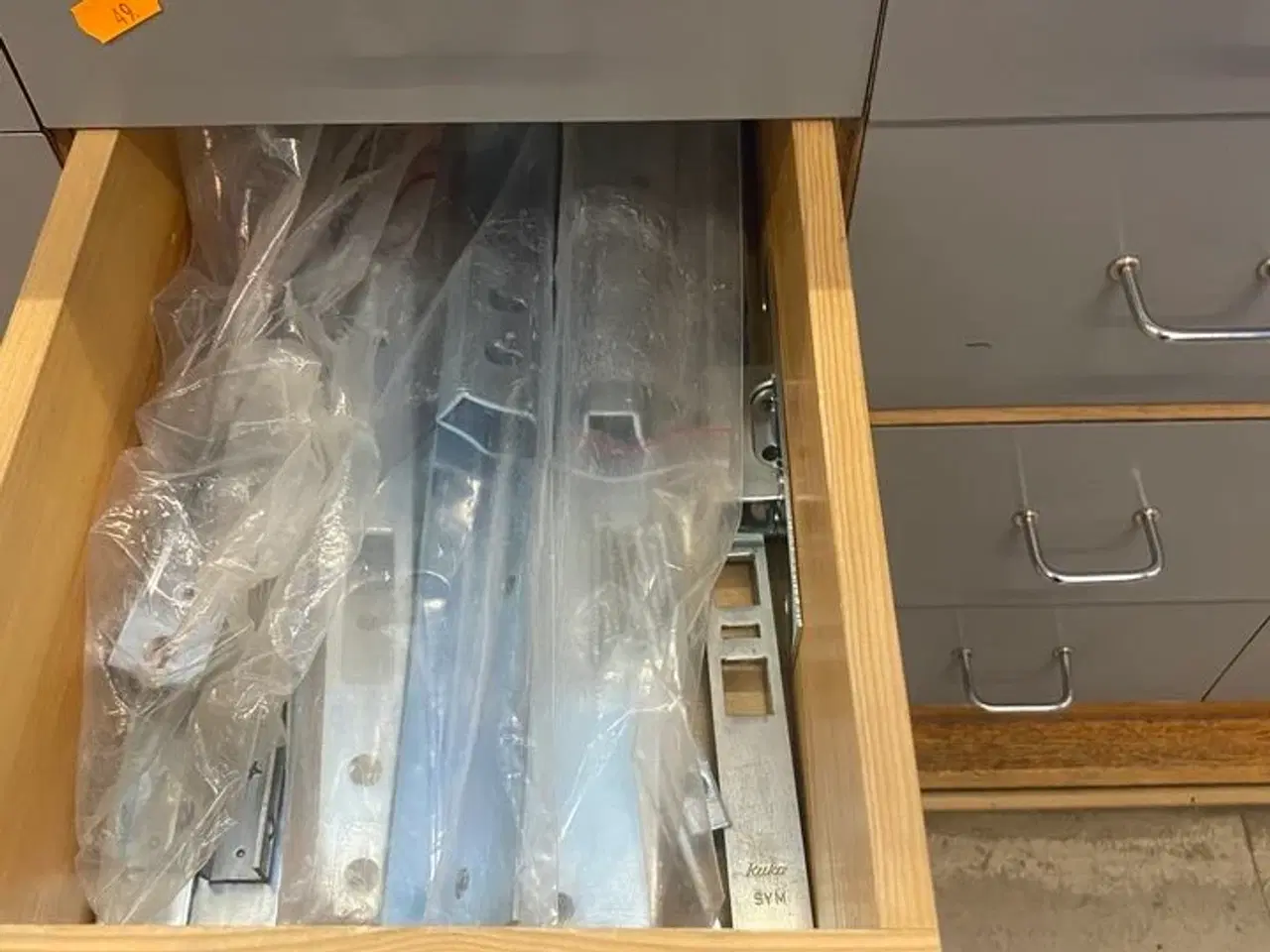 Billede 4 - Stort parti nøgler, beslag mm. (se foto)