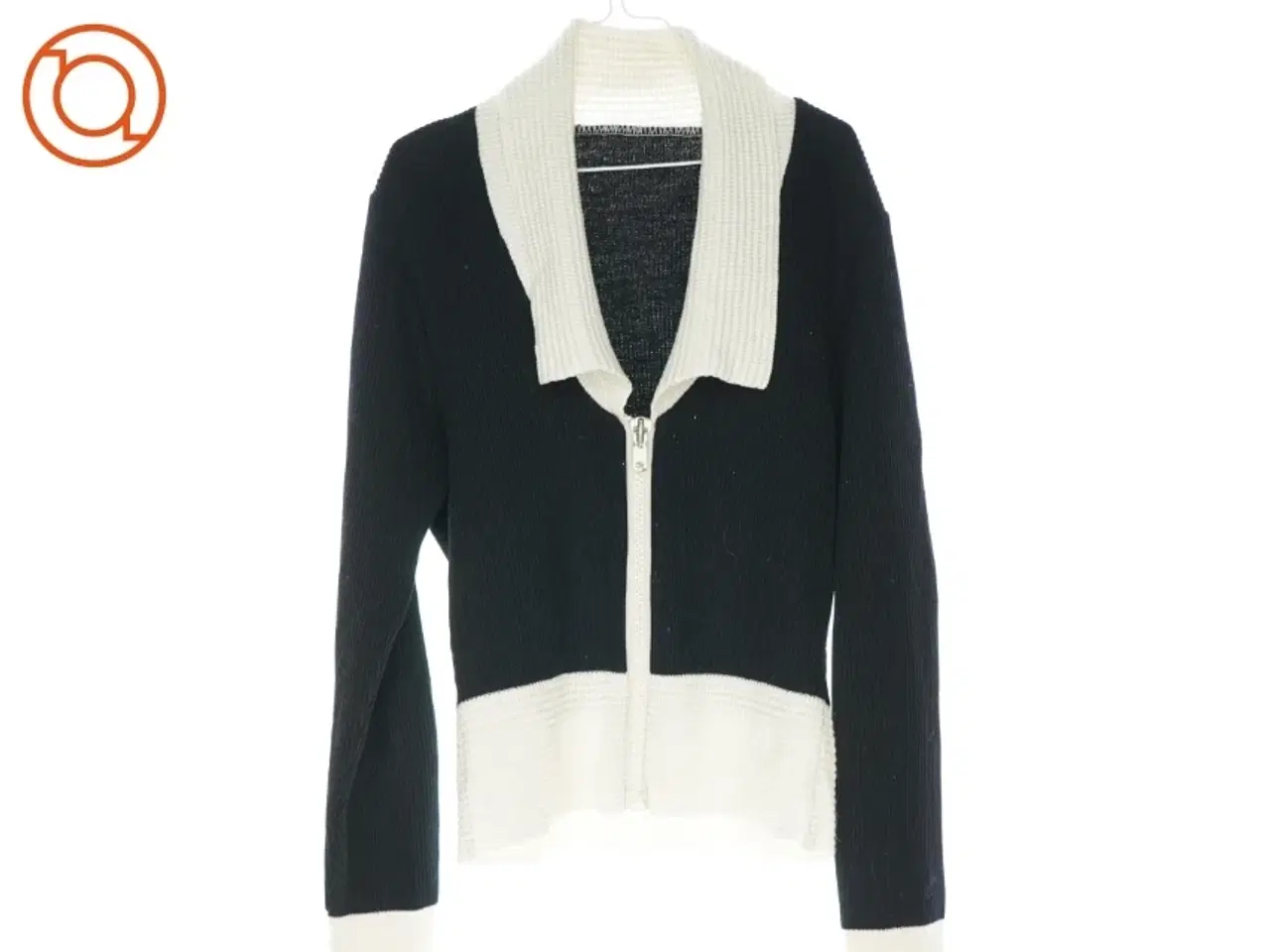 Billede 1 - Bluse / cardigan med flot snit(str. 158 cm)