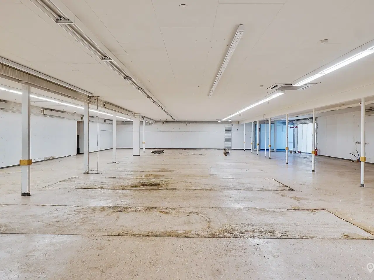 Billede 3 - Stor-butik ved byens bedste indfaldsvej