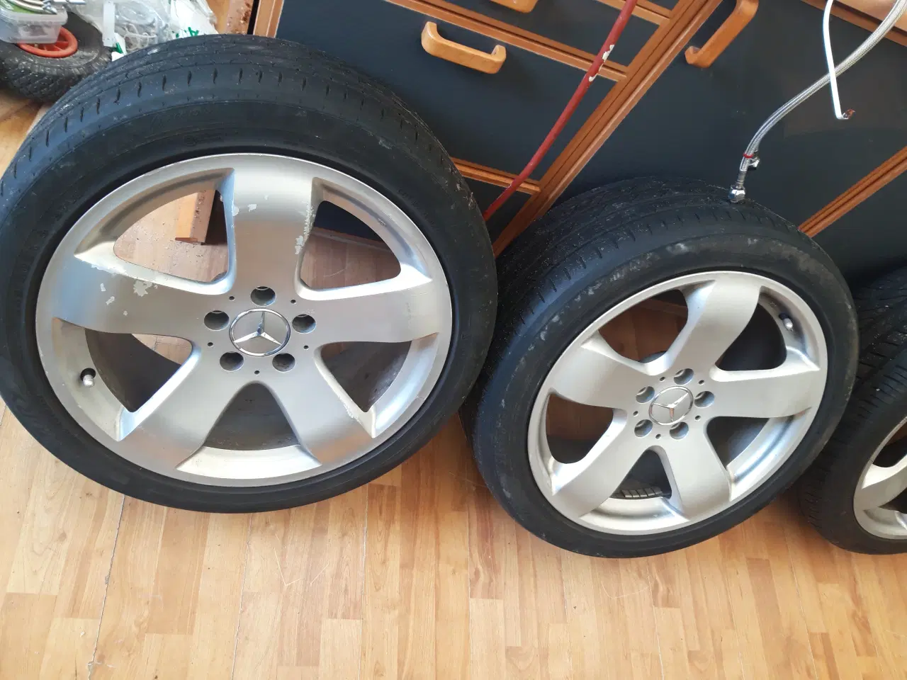 Billede 2 - 4 stk Mercedes alufælge med gode dæk