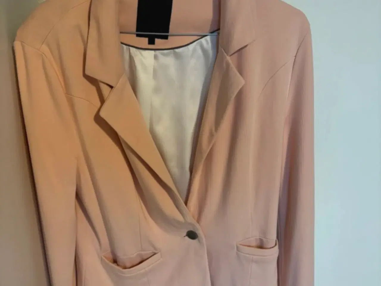 Billede 2 - Lyserød blazer 