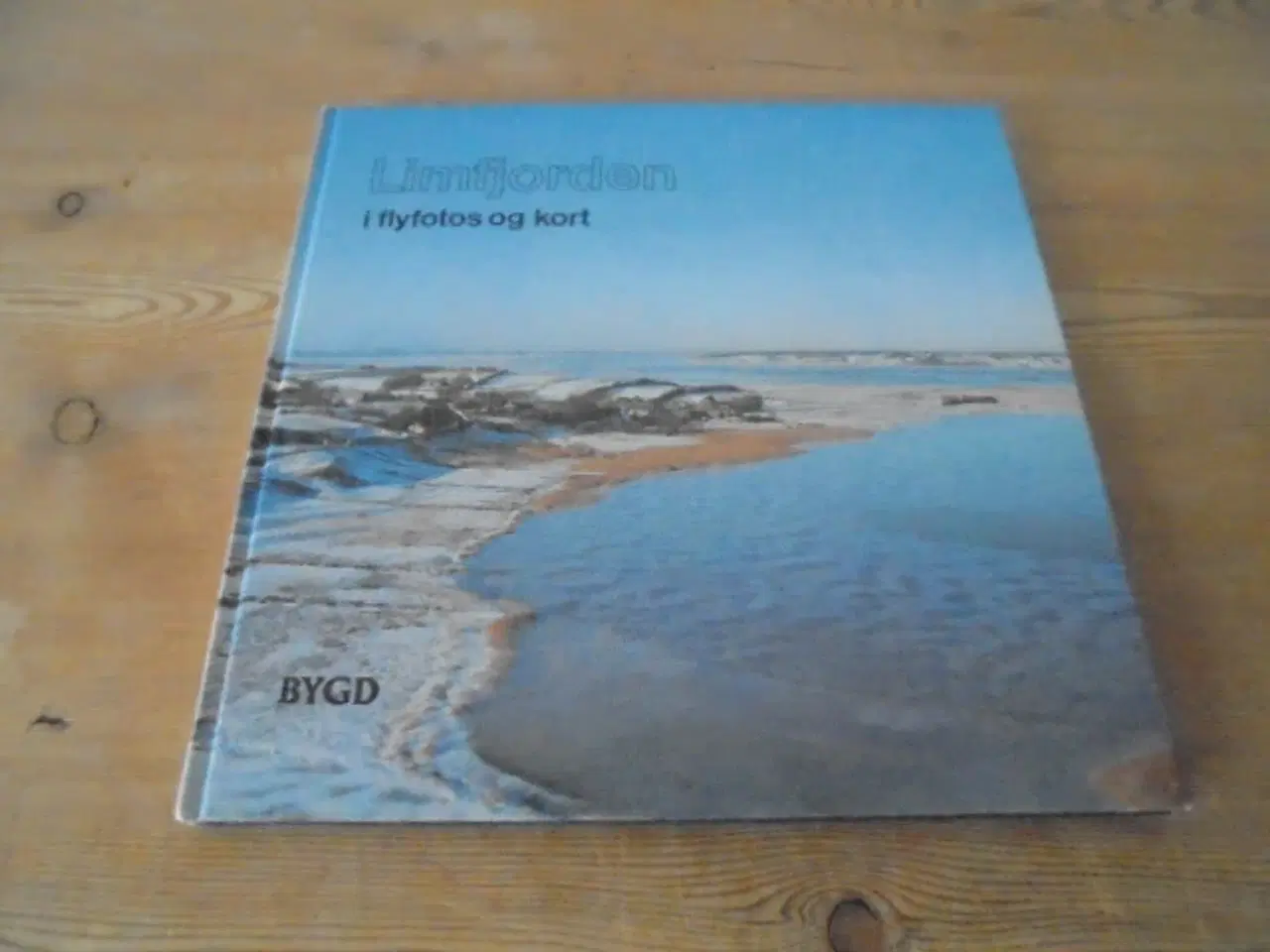 Billede 1 - Limfjorden i flyfotos og kort - fin stand