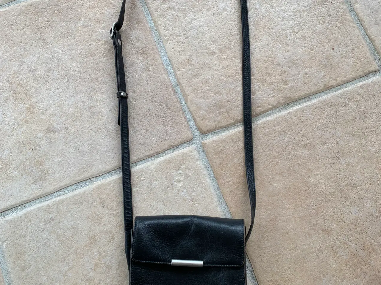 Billede 1 - Skuldertaske i sort 