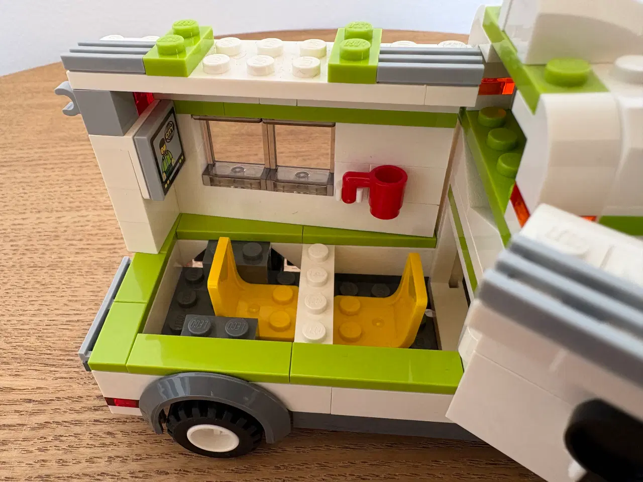 Billede 6 - LEGO City 7639 – Campervan (2009) — Udgået
