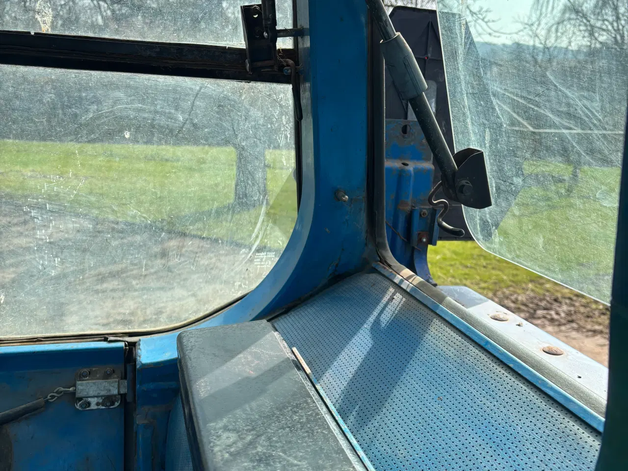 Billede 13 - Ford 6610 med næsten ny frontlæsser