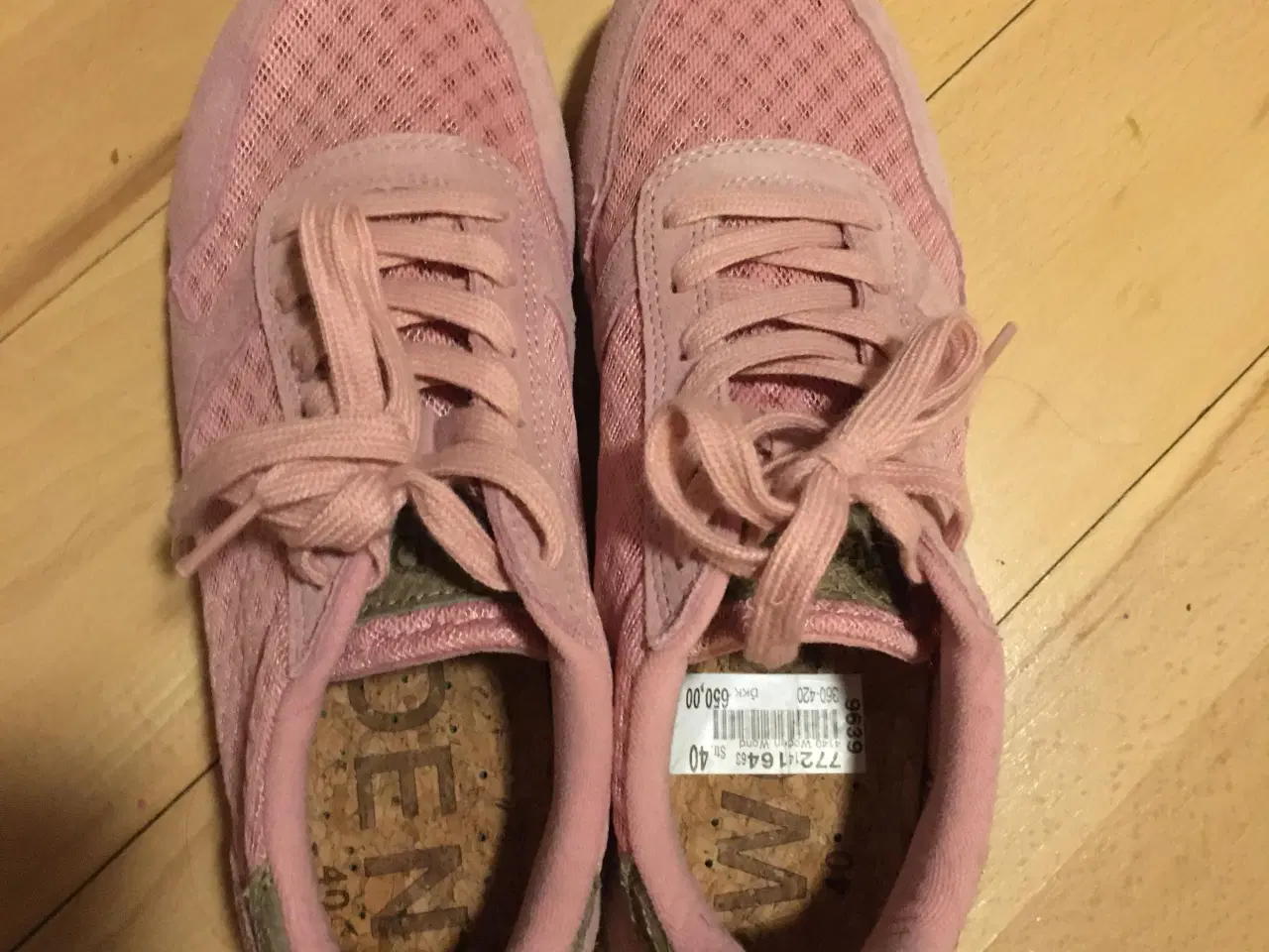 Billede 1 - Fine lyserøde sko - aldrig brugt- halv pris