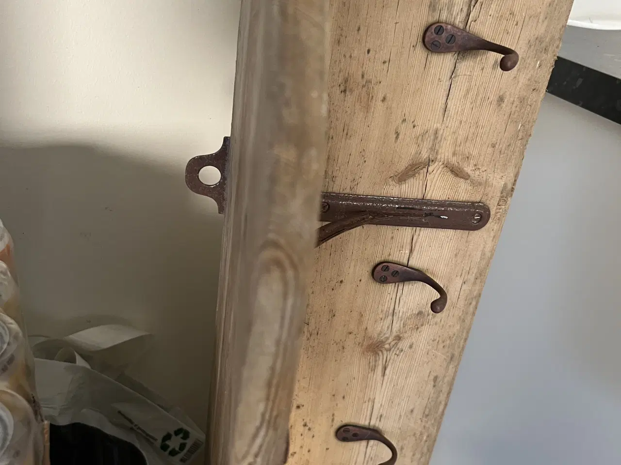 Billede 4 - *Solgt* Hylde med knagerække, gammel 