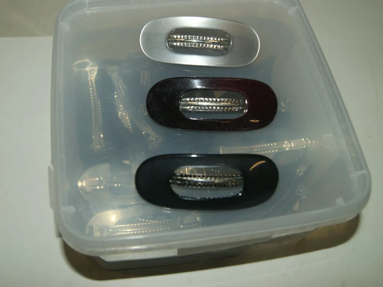 Billede 8 - Smykker i. ca. 400 Plast Kasser. haves. alt forsk.