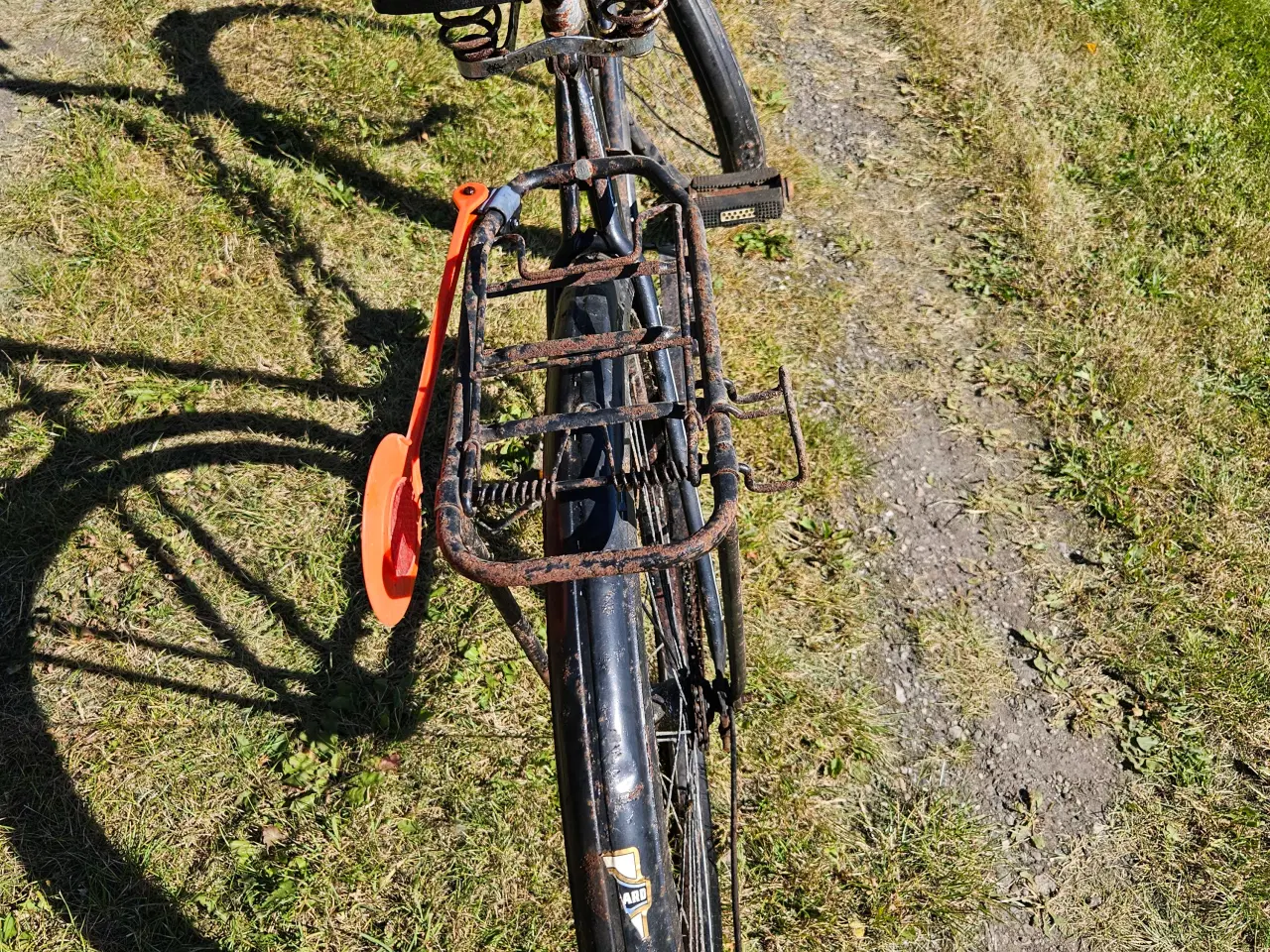 Billede 2 - Gammel cykel med rust