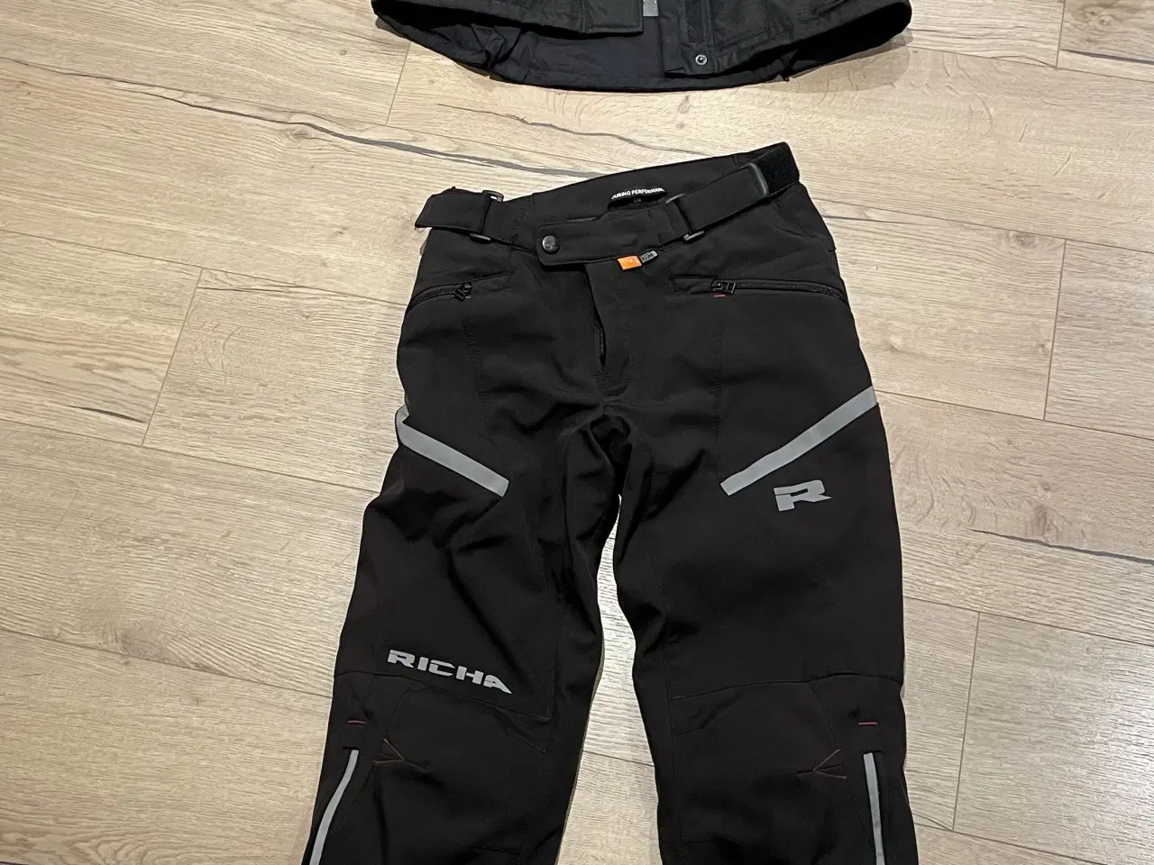 Billede 7 - Rigtig lækkert dame mc tøj str m