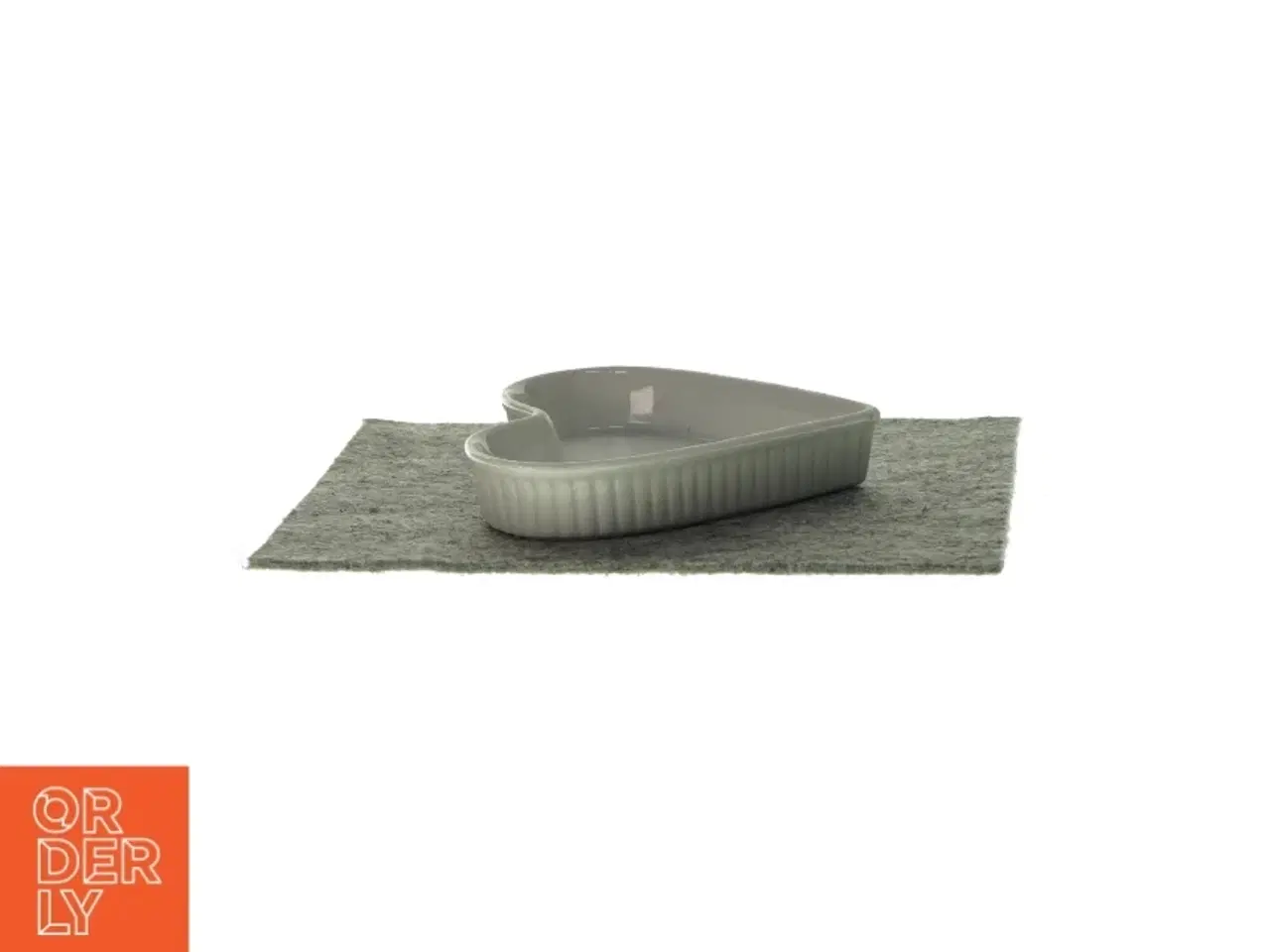 Billede 3 - Hjerteformet fad fra Stel Kompagniet (str. 13 X 14 cm)