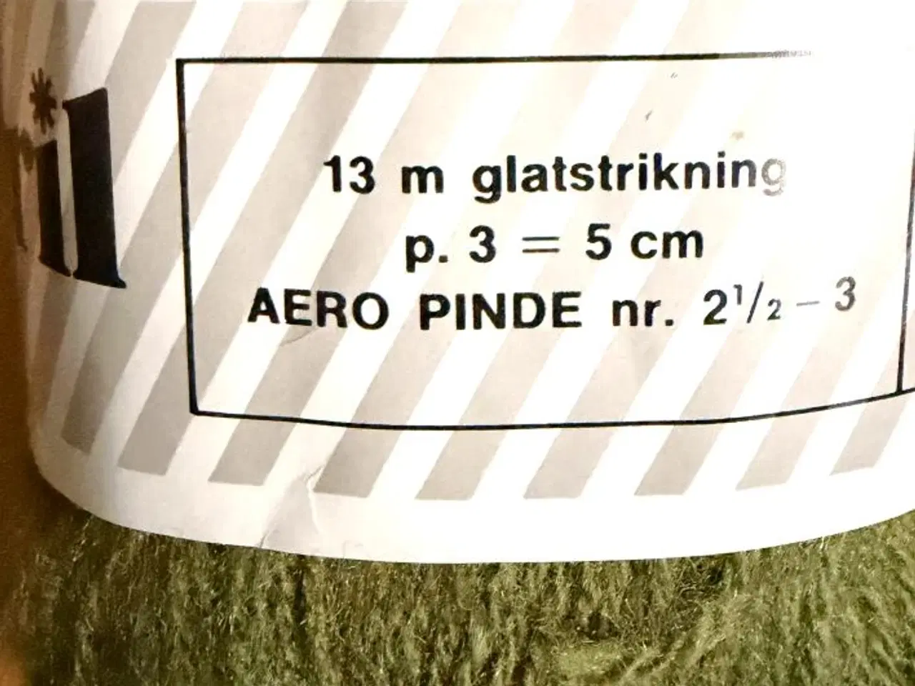 Billede 2 - 7 nøgler olivengrønt garn med let lodden effekt