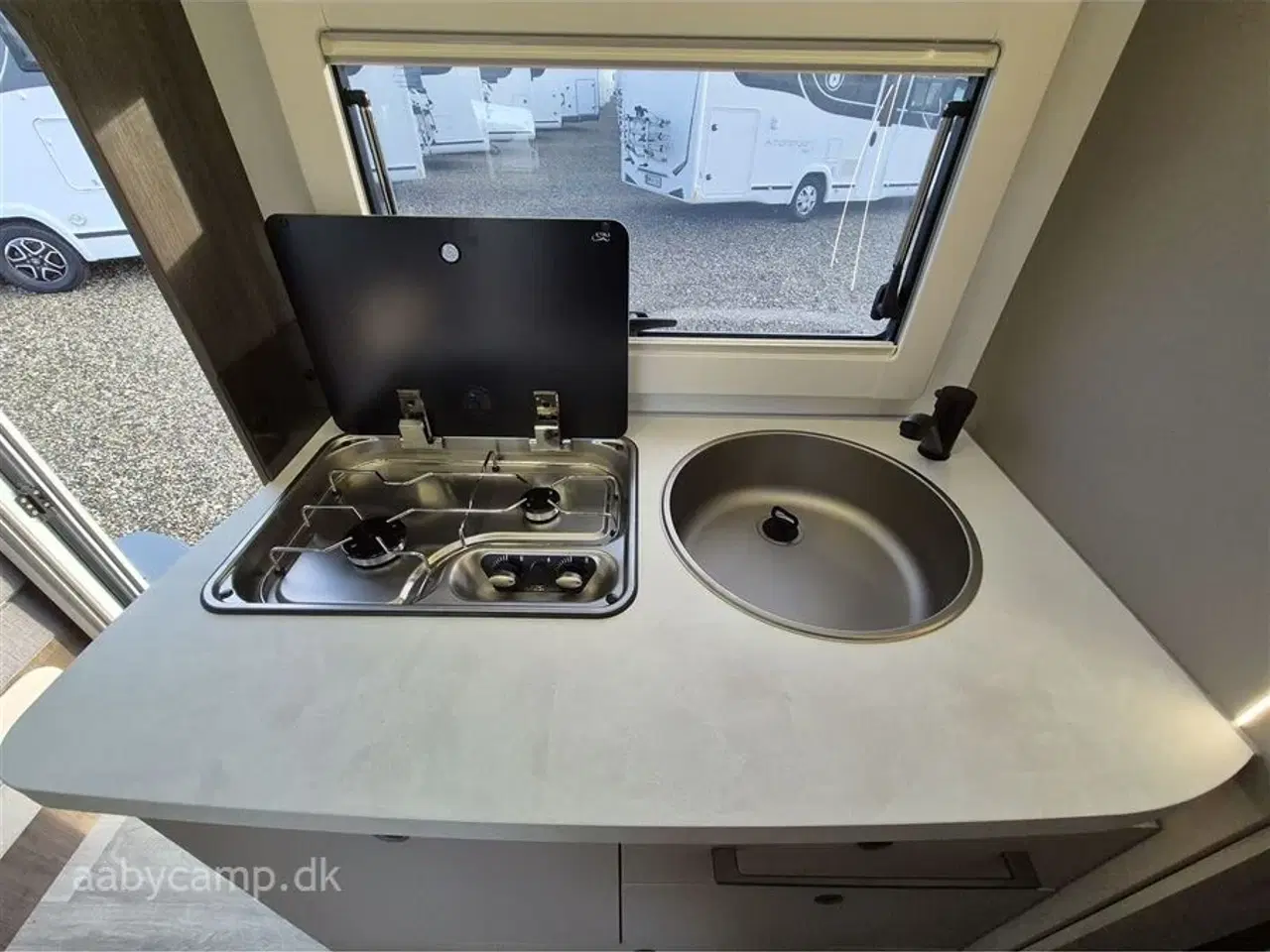 Billede 17 - 2026 - Benimar Tessoro 444   Nk Pakke. 8 trins Automatgear. 200W solceller. Webasto Dieselfyr. Kompressor køleskab.