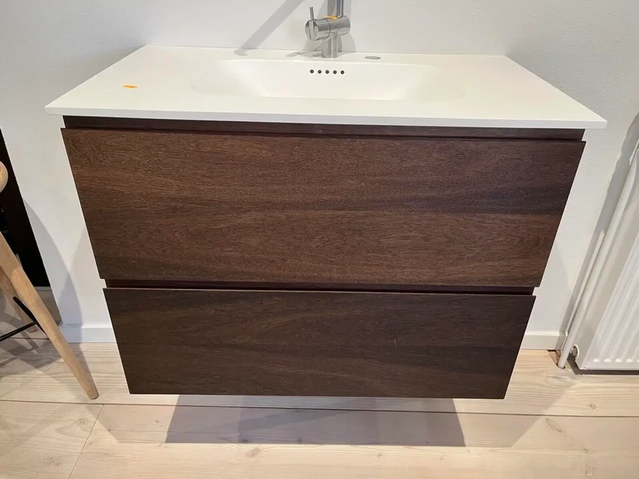 Billede 1 - Badeværelsemøbel med Vask