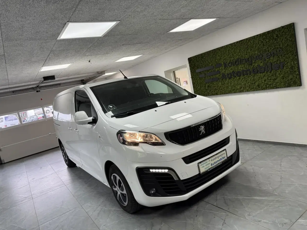 Billede 1 - Peugeot Expert L2 2,0 BlueHDi Premium EAT8 122HK Van 8g Aut.