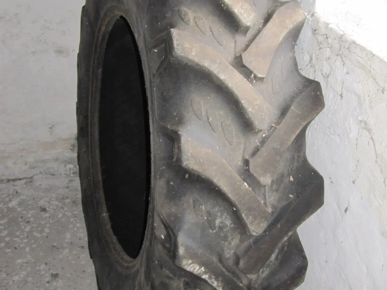 Billede 1 - 1 stk. BKT Farm 2000 traktordæk 13,6 X 28"
