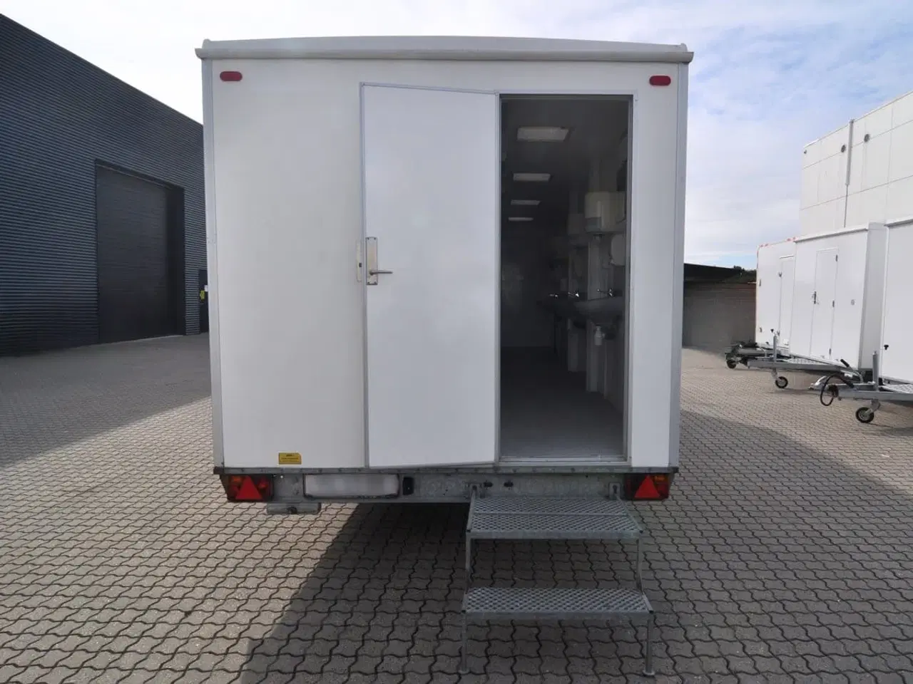 Billede 3 - Type 730: Toiletvogn med 10 toiletter